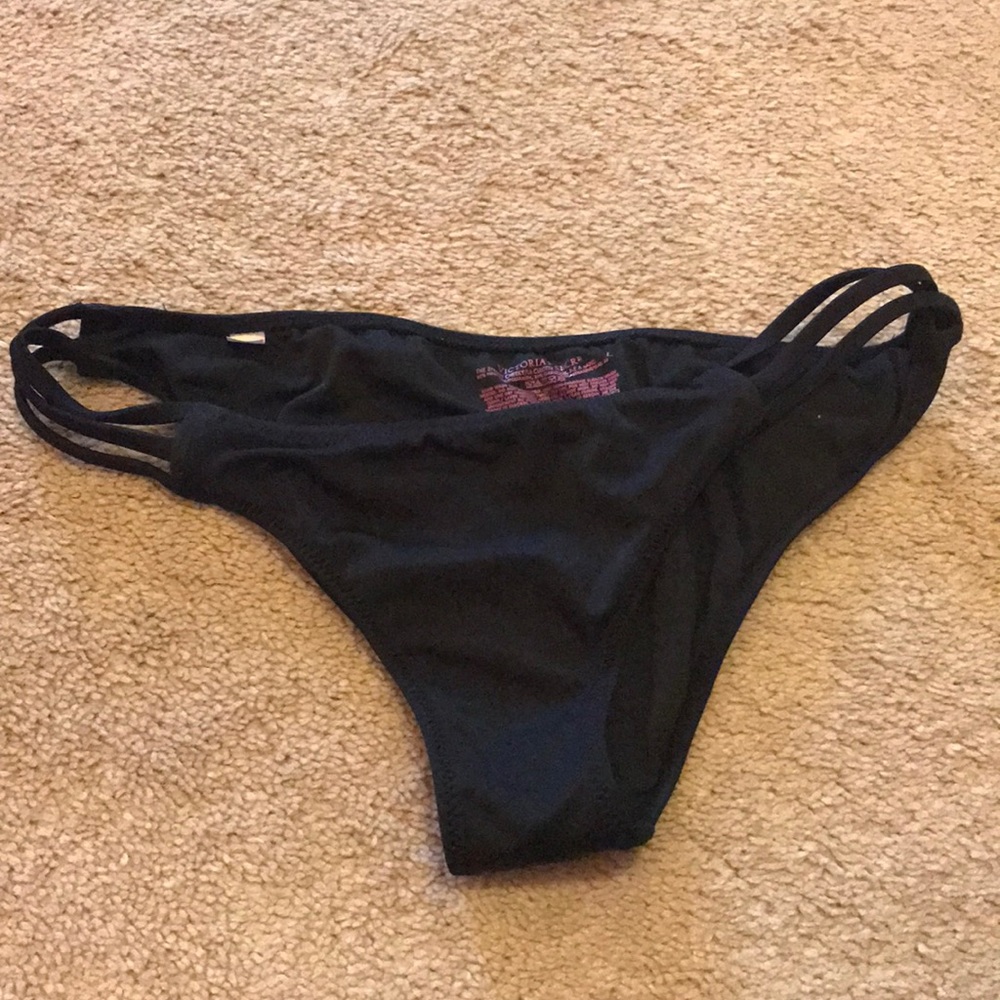 Black VS bottoms